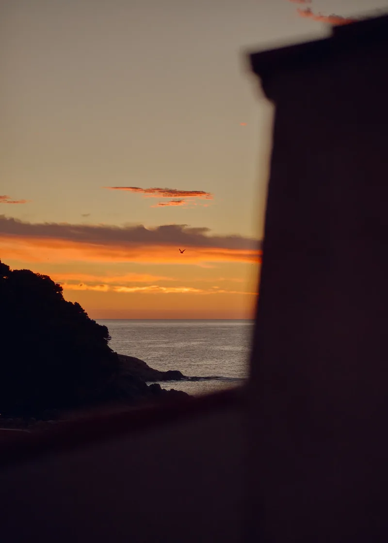 Abendhimmel über dem Meer, Costa Brava, Reisefotografie von Wim Jansen Delgado