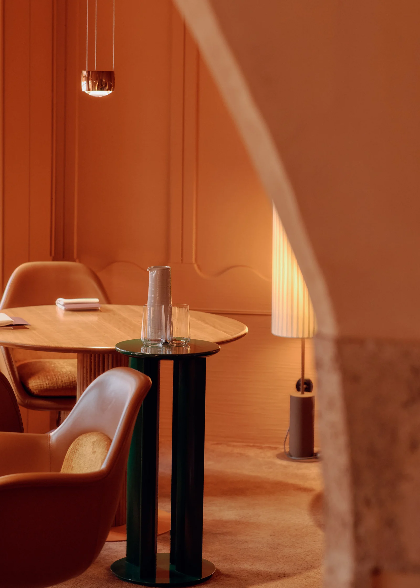 Tohru in der Schreiberei, München, Fotografie von Wim Jansen Delgado